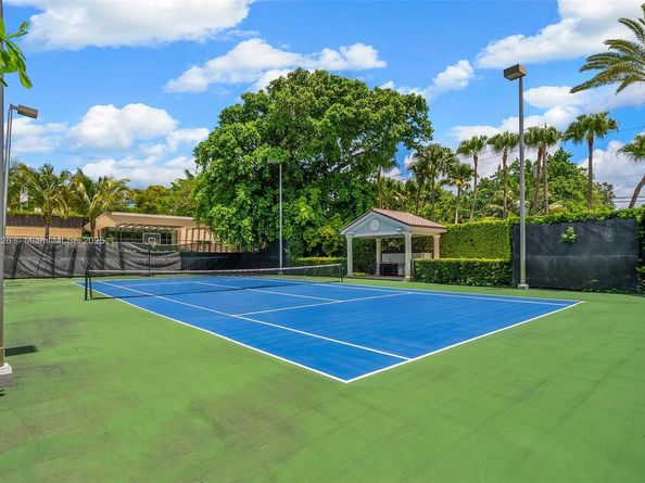 5940 N Bay Rd, Miami Beach FL 33140