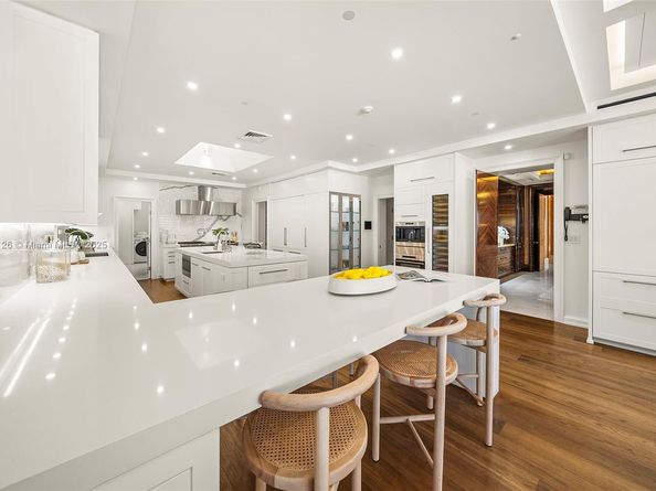 5940 N Bay Rd, Miami Beach FL 33140