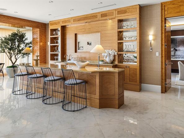 5940 N Bay Rd, Miami Beach FL 33140