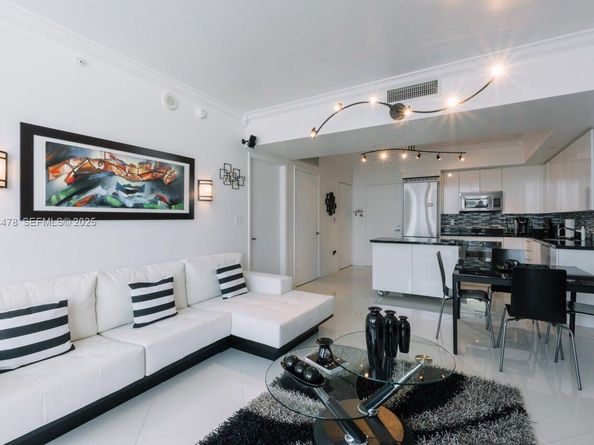 92 SW 3RD St 1512, Miami FL 33130