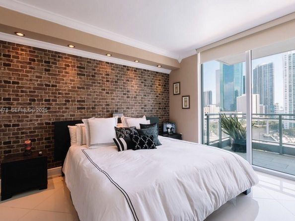 92 SW 3RD St 1512, Miami FL 33130