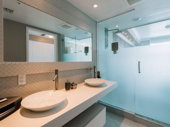 92 SW 3RD St 1512, Miami FL 33130