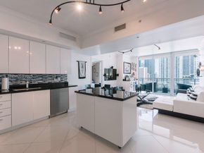 92 SW 3RD St 1512, Miami FL 33130