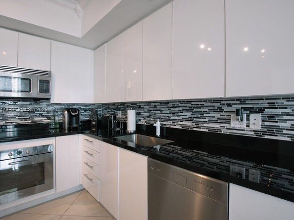 92 SW 3RD St 1512, Miami FL 33130