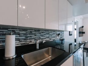 92 SW 3RD St 1512, Miami FL 33130