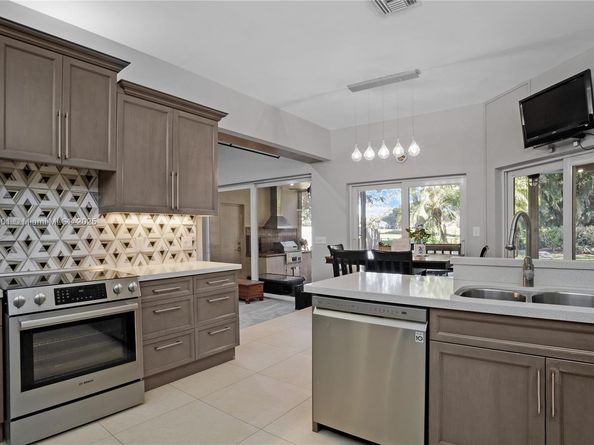 1031 SW 91st Ave, Plantation FL 33324