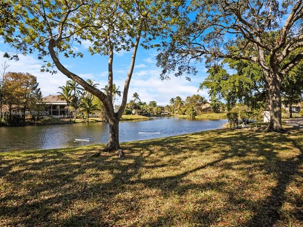 1031 SW 91st Ave, Plantation FL 33324