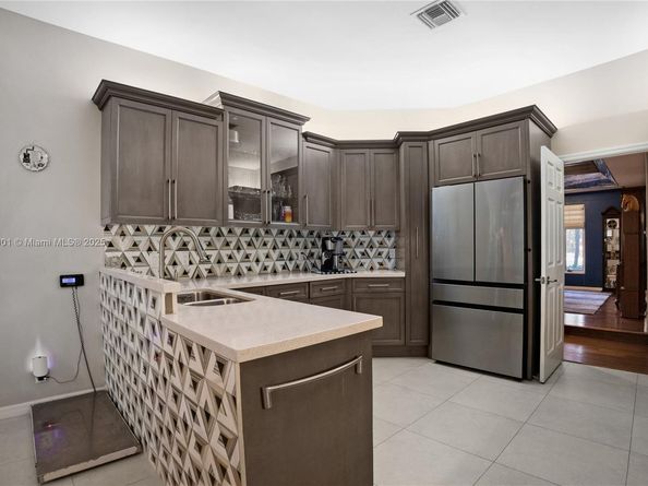 1031 SW 91st Ave, Plantation FL 33324