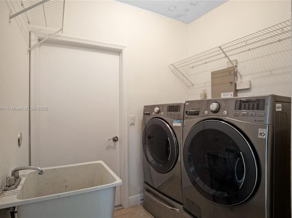 1031 SW 91st Ave, Plantation FL 33324