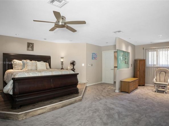 1031 SW 91st Ave, Plantation FL 33324