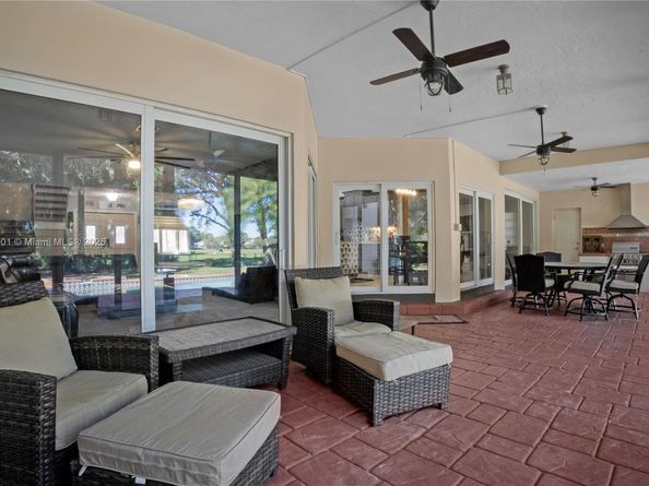 1031 SW 91st Ave, Plantation FL 33324