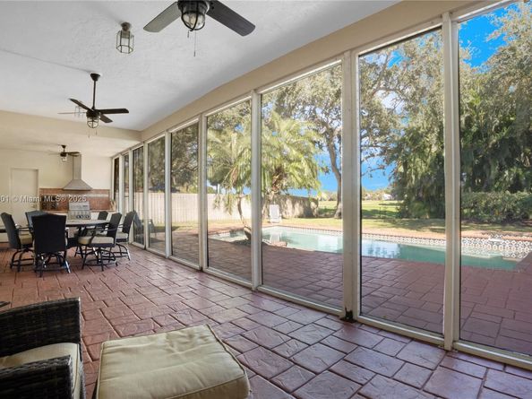 1031 SW 91st Ave, Plantation FL 33324