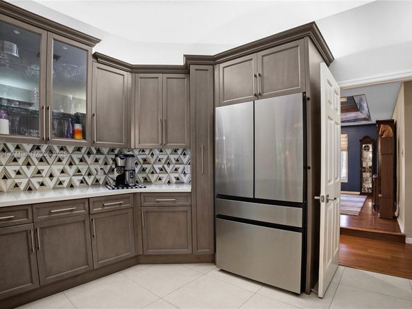 1031 SW 91st Ave, Plantation FL 33324