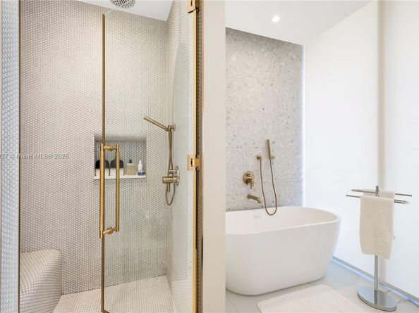 2678 Tigertail Ave 302, Coconut Grove FL 33133