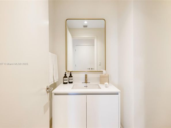 2678 Tigertail Ave 302, Coconut Grove FL 33133