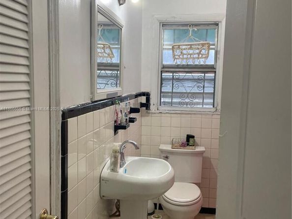 404 NW 23rd Ct, Miami FL 33125