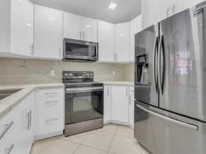 362 Bridgeton Rd, Weston FL 33326
