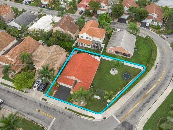 362 Bridgeton Rd, Weston FL 33326