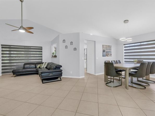 362 Bridgeton Rd, Weston FL 33326