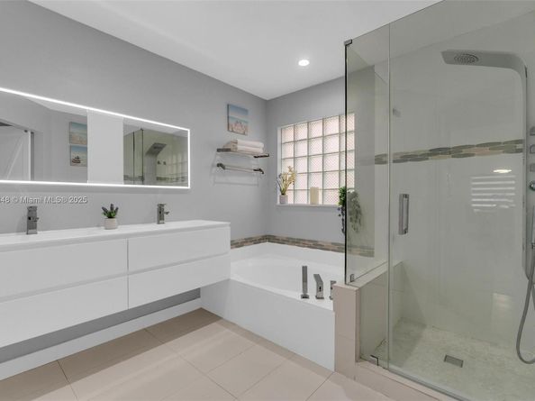 362 Bridgeton Rd, Weston FL 33326