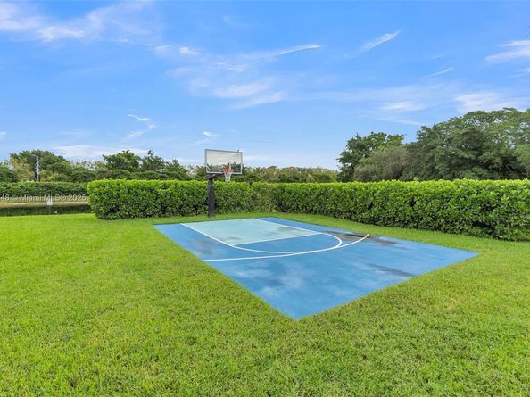 362 Bridgeton Rd, Weston FL 33326