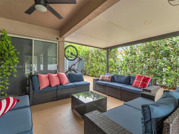 362 Bridgeton Rd, Weston FL 33326