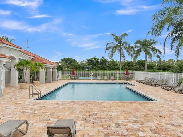 362 Bridgeton Rd, Weston FL 33326