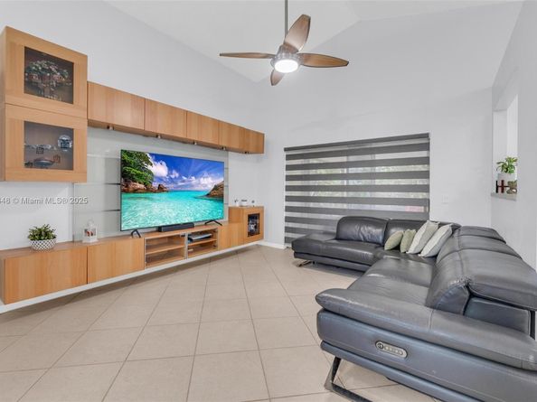 362 Bridgeton Rd, Weston FL 33326
