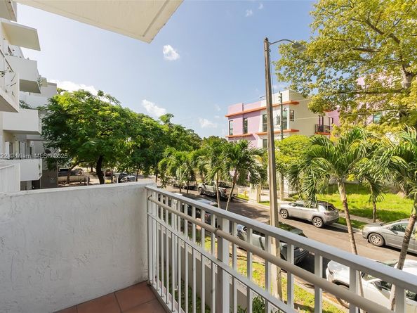 1060 NW 7th St 101, Miami FL 33136