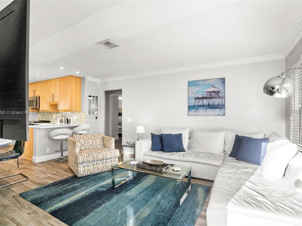 1611 Mayo St, Hollywood FL 33020