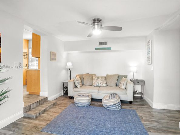 1611 Mayo St, Hollywood FL 33020