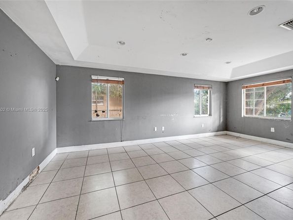 2951 NW 57th St, Miami FL 33142