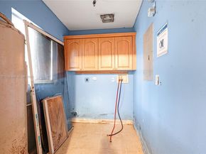 2951 NW 57th St, Miami FL 33142