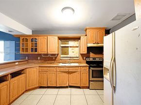 2951 NW 57th St, Miami FL 33142