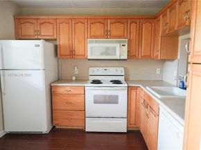 3905 N Nob Hill Rd 103, Sunrise FL 33351