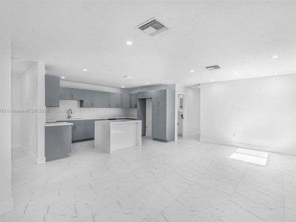 2901 SW 92nd Ave, Miami FL 33165