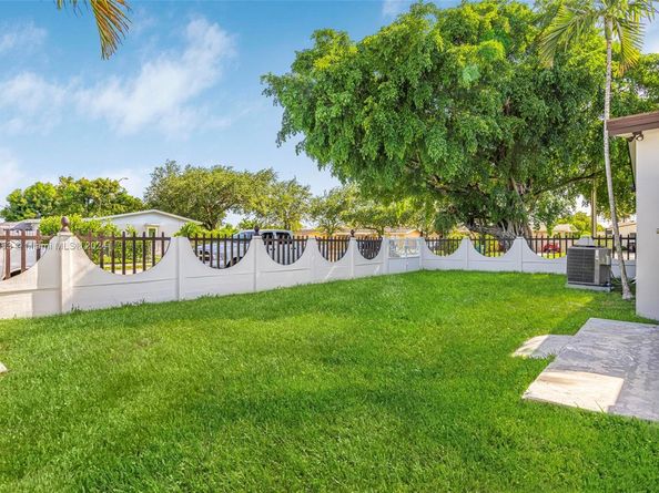 2901 SW 92nd Ave, Miami FL 33165
