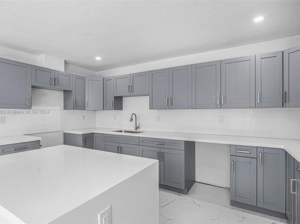 2901 SW 92nd Ave, Miami FL 33165