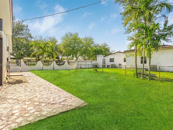2901 SW 92nd Ave, Miami FL 33165