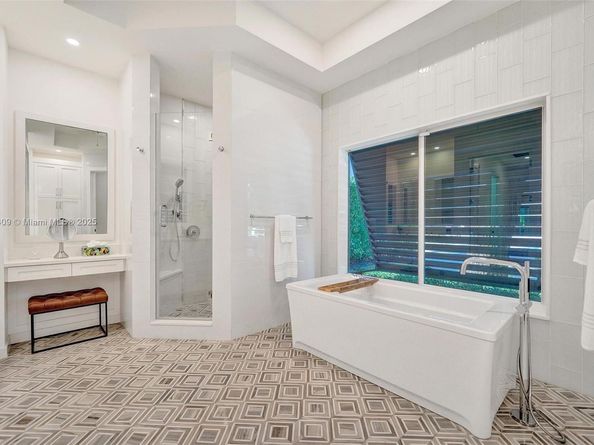 1206 E Lake Dr, Fort Lauderdale FL 33316
