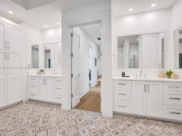 1206 E Lake Dr, Fort Lauderdale FL 33316