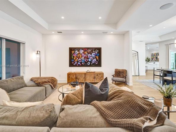 1206 E Lake Dr, Fort Lauderdale FL 33316