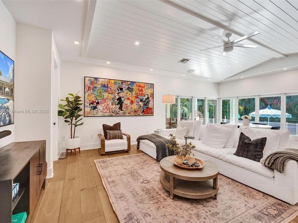 1206 E Lake Dr, Fort Lauderdale FL 33316