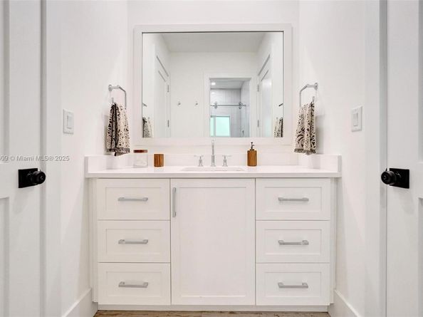 1206 E Lake Dr, Fort Lauderdale FL 33316
