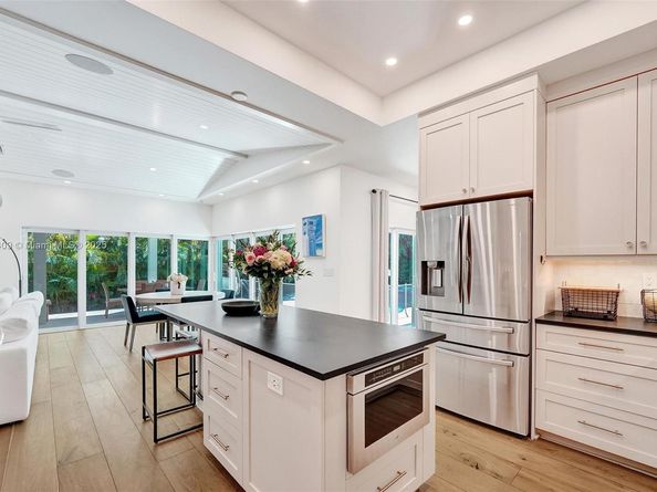 1206 E Lake Dr, Fort Lauderdale FL 33316