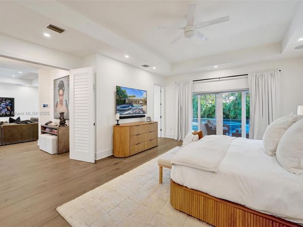 1206 E Lake Dr, Fort Lauderdale FL 33316