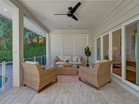 1206 E Lake Dr, Fort Lauderdale FL 33316