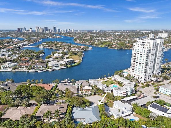 1206 E Lake Dr, Fort Lauderdale FL 33316