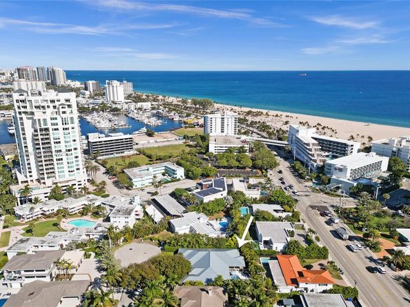 1206 E Lake Dr, Fort Lauderdale FL 33316