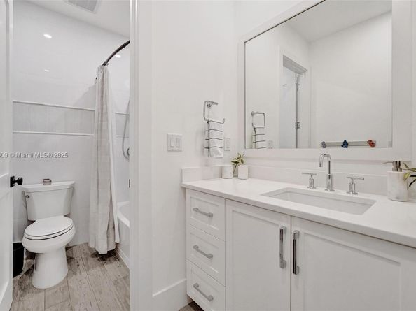 1206 E Lake Dr, Fort Lauderdale FL 33316